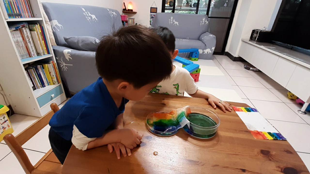 當彩虹兩邊連在一起時,彩虹橋完成!