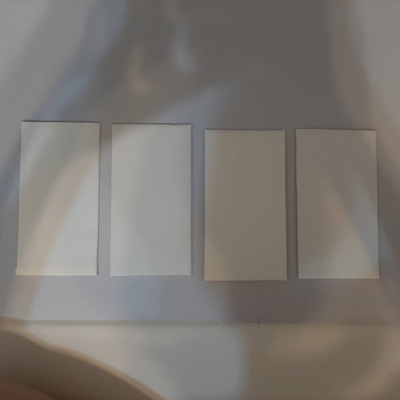 將剩餘紙板裁切成隔板(一組需要4個隔板), 並包裝或是上色